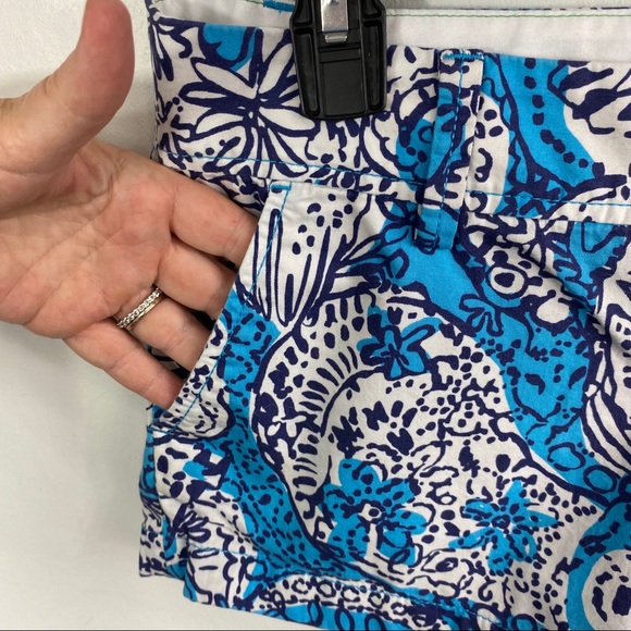 Lilly Pulitzer Walsh Shorts in Hippy Happy Shake Print Sz 4 - Picture 4 of 13